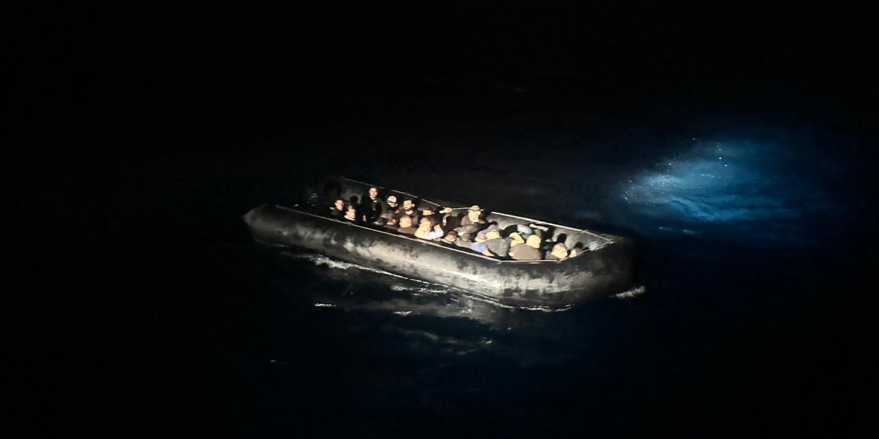 İzmir Açıklarında, 115 Düzensiz Göçmen Yakalandı