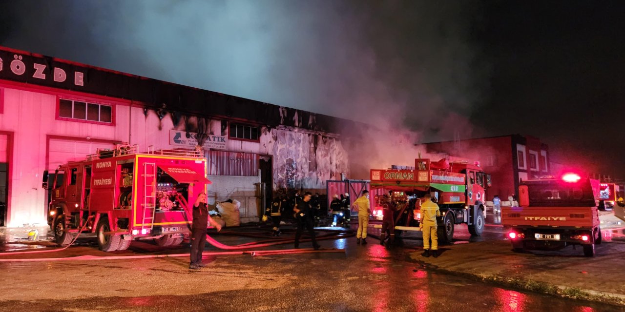 Konya'da Geri Dönüşüm Tesisinde Yangın (2)