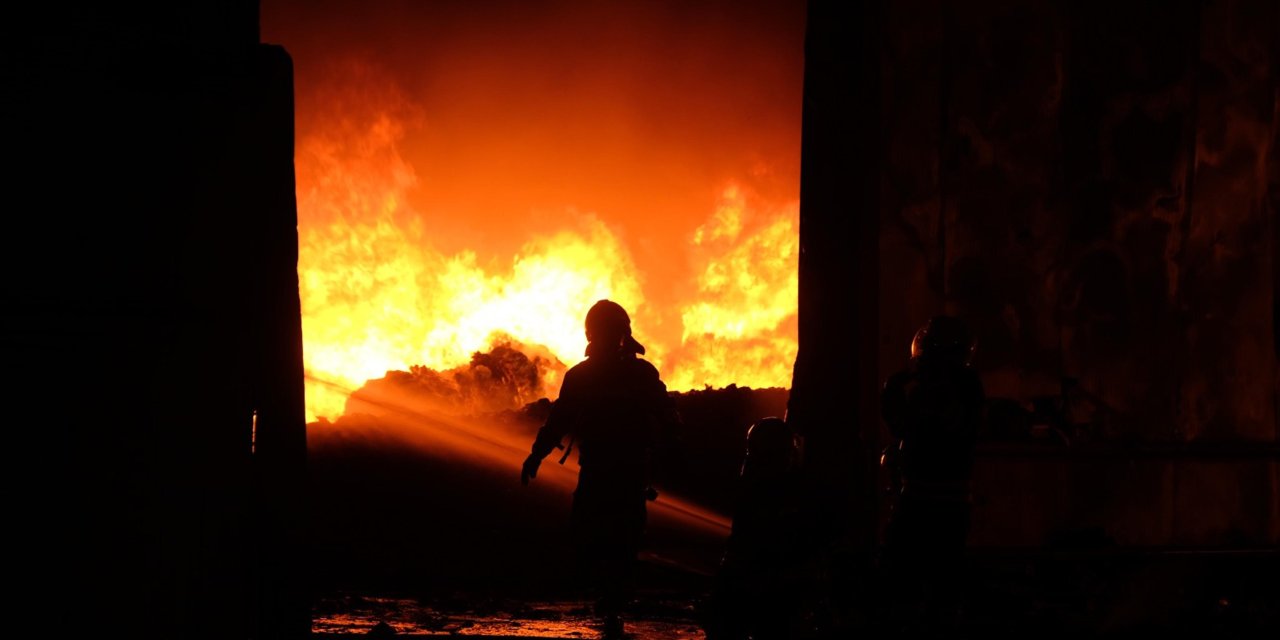 Konya'da Geri Dönüşüm Tesisinde Yangın