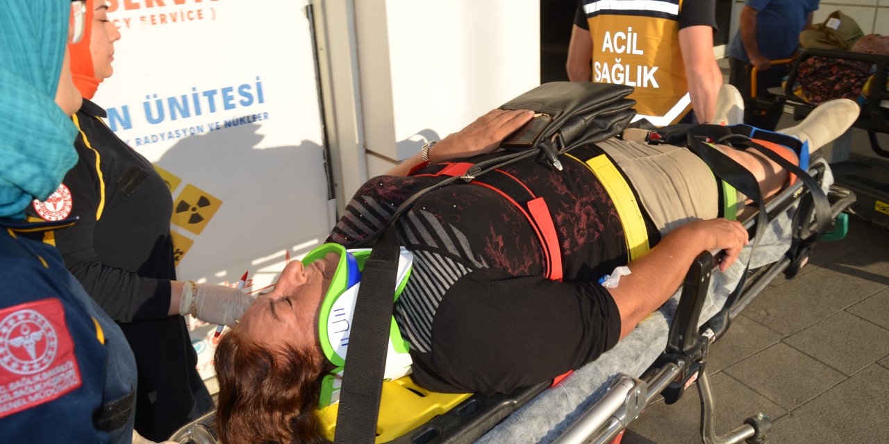 Aksaray'da, Düğünden Dönen Ailenin Otomobili Kaza Yaptı: 5 Yaralı