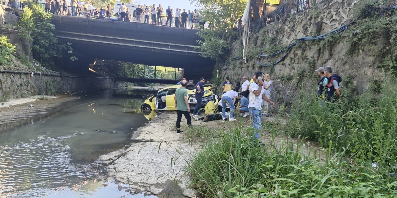 Zonguldak Kamyon Taksiye, Taksi Yayalara Çarpıp Dereye Düştü: 1 Ölü, 5 Yaralı