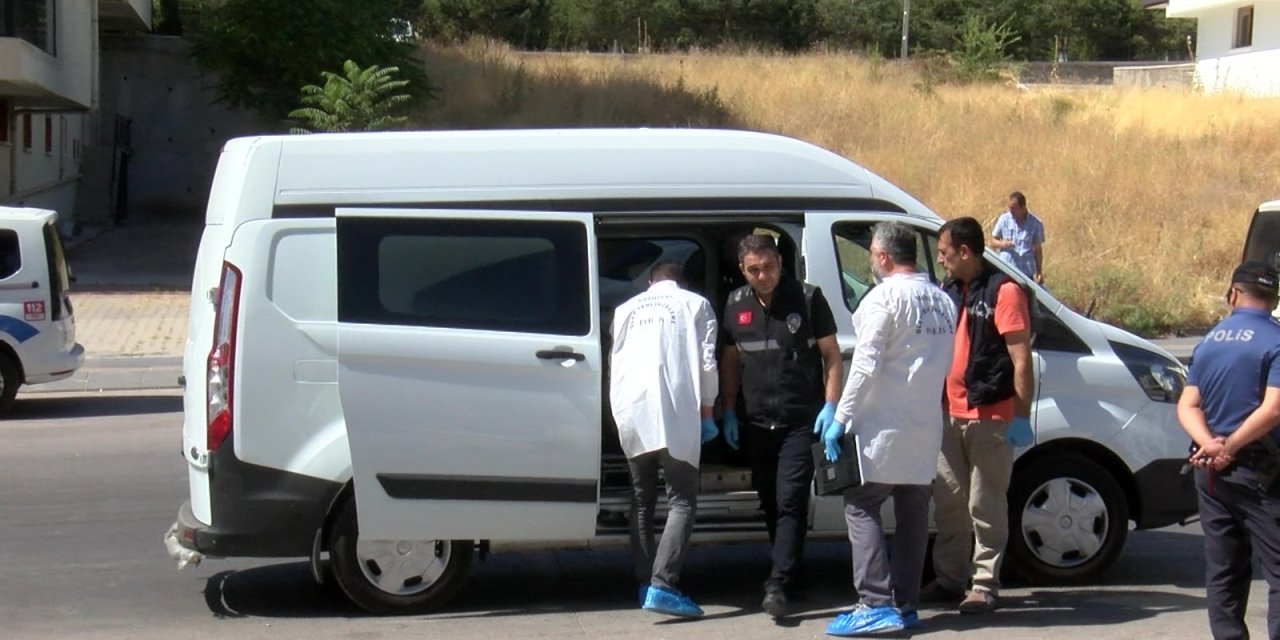 Boşanma Aşamasındaki Eşini Öldürüp, İntihar Etti