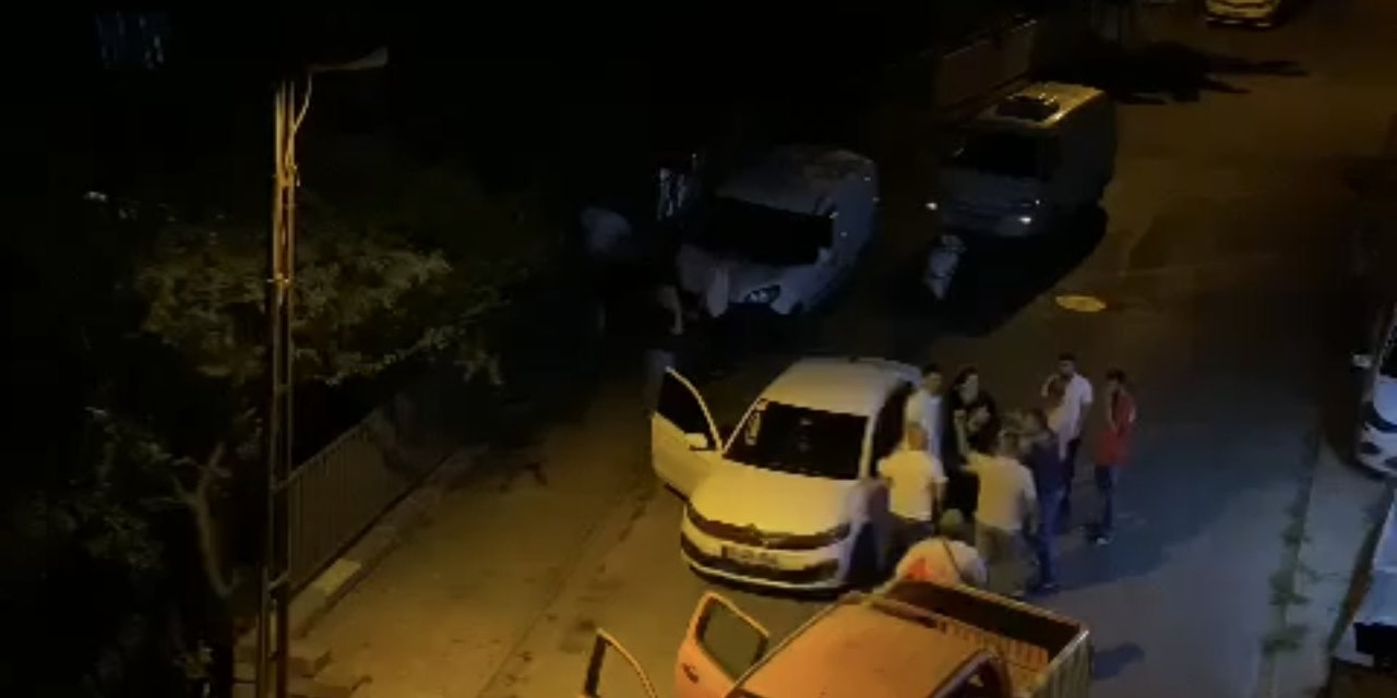 İstanbul- Ümraniye'de Yol Bakım Aracıyla Yol Kesip, Otomobil Sürücüsünü Darbettiler (Ek Bilgi Ve Görüntü)