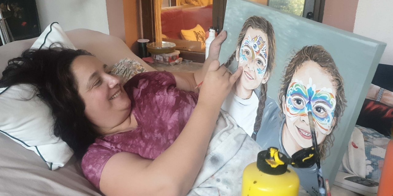 Yatağa Bağımlı Gülay'ın Sanat Tutkusu Engel Tanımıyor