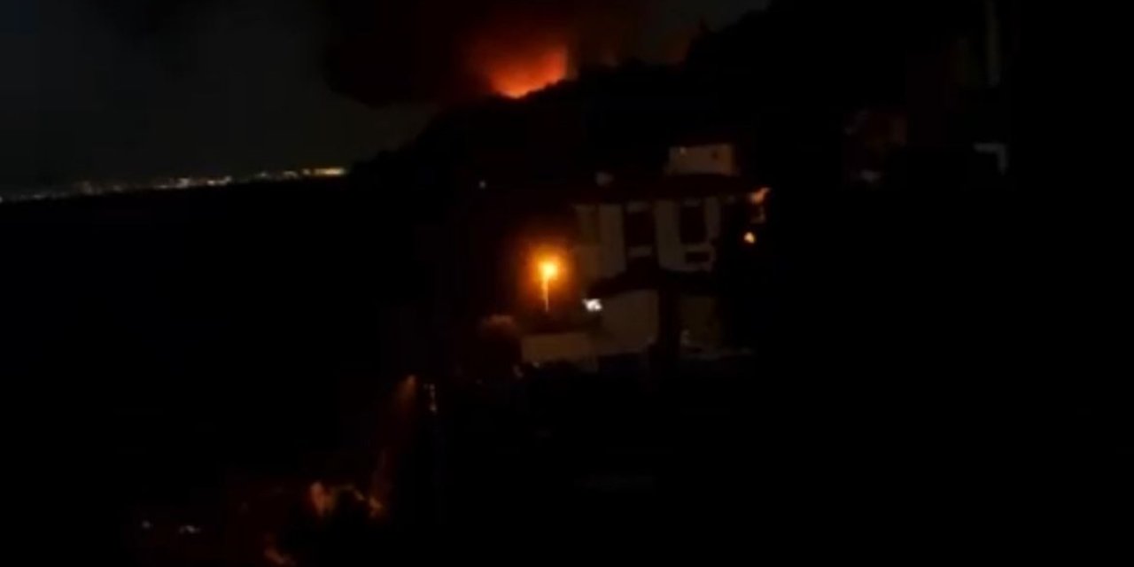 Mangal Ateşinden Çıkan Yangında 3 Katlı Bina Alev Alev Yandı