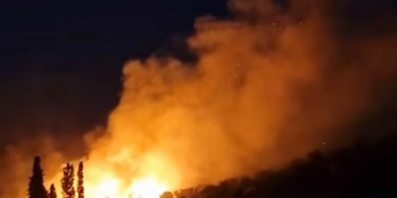 İzmir Karaburun'da Çıkan Orman Yangını Söndürüldü; 3 Kişi Dumandan Etkilendi