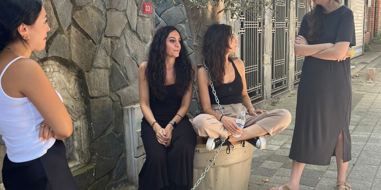 Sarıyer’de Zeytin Ağacı Tartışması: Kendini Ağaca Zincirledi