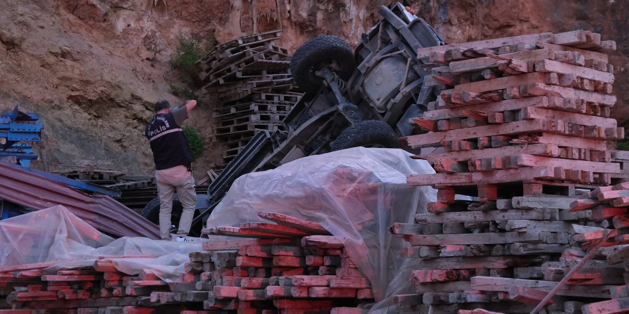 Kontrolden Çıkan Safari Aracı 10 Metreden Yuvarlandı; Anne Öldü, Bebeği Yaralı