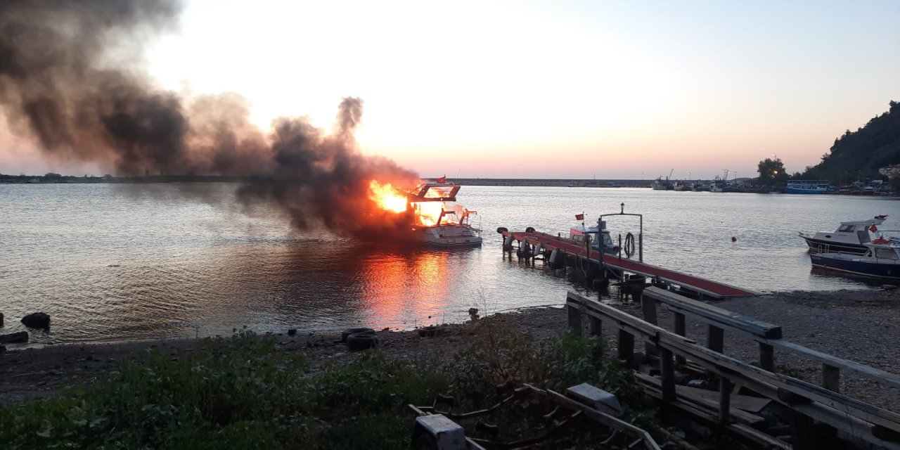 Kastamonu’da Aynı Aileye Ait Yat İle Otobüste Eş Zamanlı Yangın