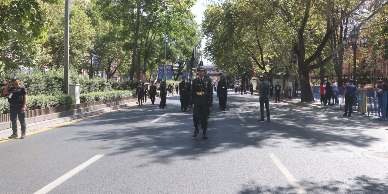 Ankara'da 30 Ağustos Korteji