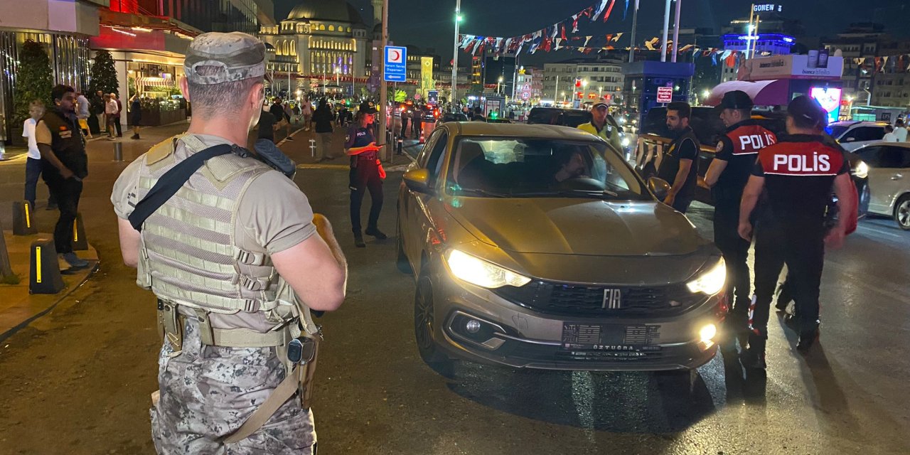 İstanbul- Beyoğlu'nda Helikopter Destekli 'Huzur İstanbul' Denetimi