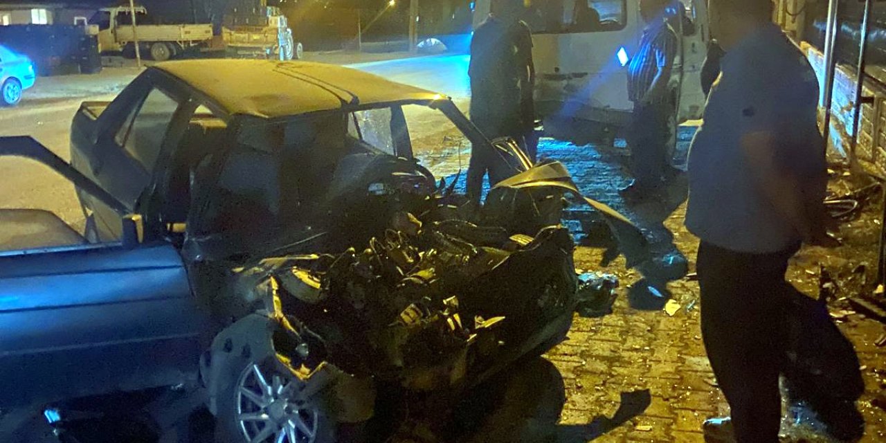 Tokat'ta Otomobil, Park Halindeki Minibüse Çarptı: 3 Yaralı