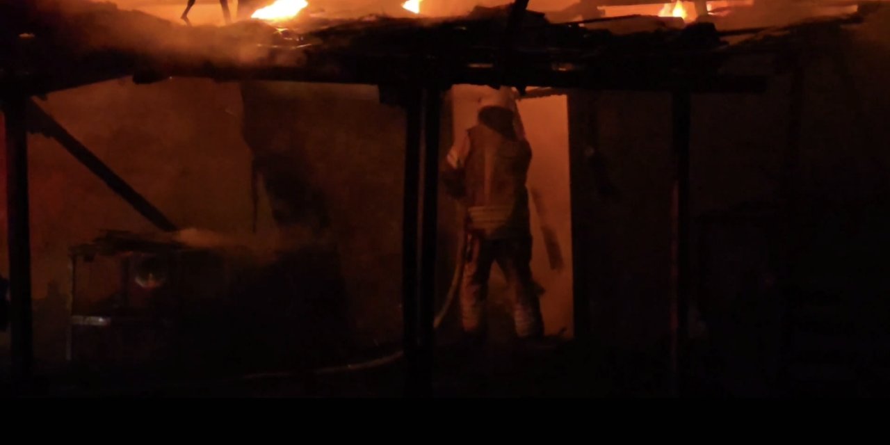 Sancaktepe'de Terzi Dükkanı, Alev Alev Yandı