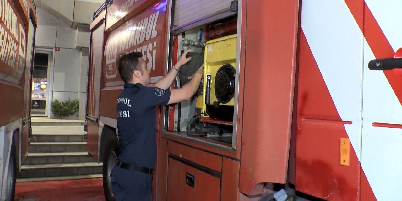 İstanbul İtfaiyesi, Söndürme Çalışmalarına Destek Olmak İçin 7 Araç, 31 Personel İle İzmir'e Doğru Yola Çıktı