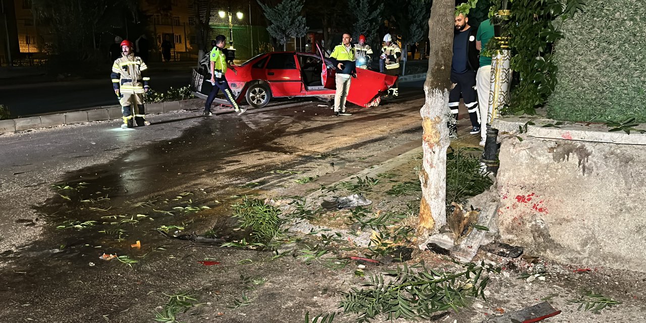 Kütahya'da, Ağaca Çarparak Takla Atan Otomobilin Sürücüsü Yaralandı