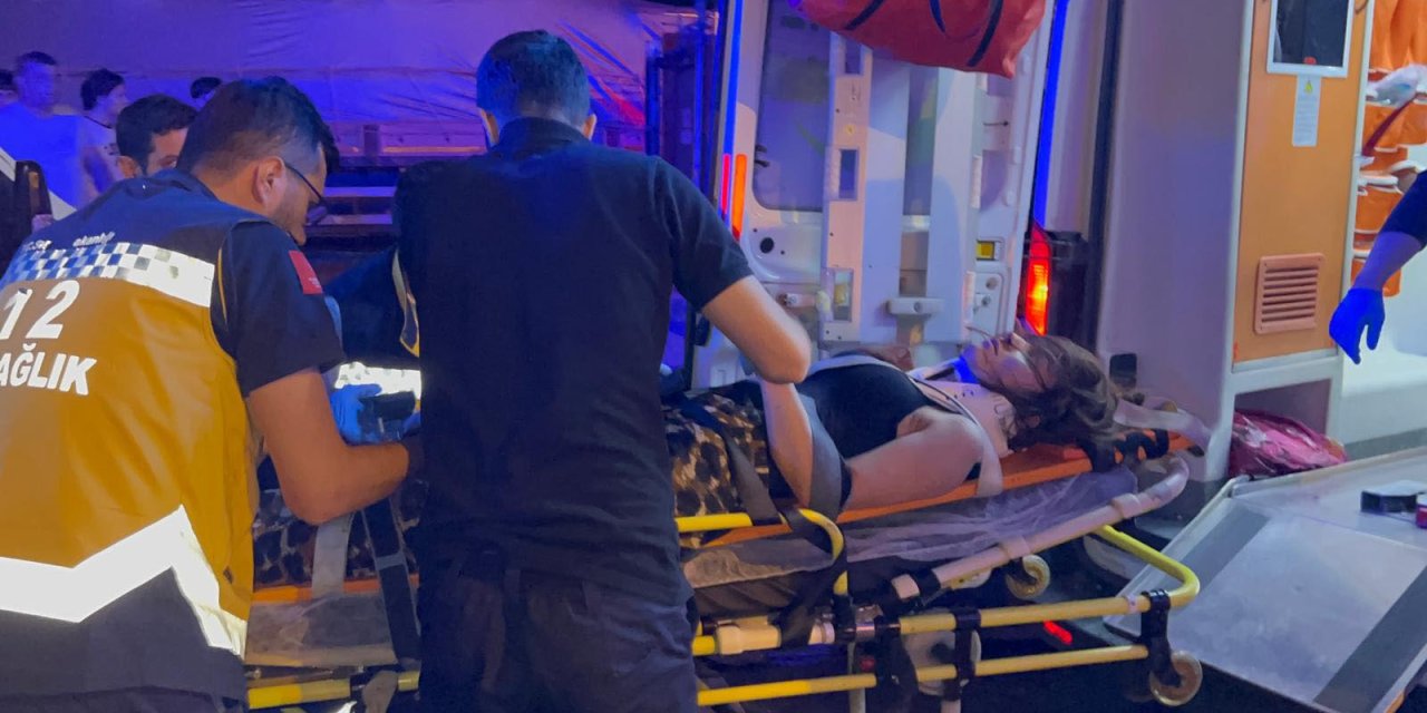 Otomobil Tır'a Arkadan Çarptı: 2 Kardeş Öldü, 3 Kişi Yaralandı