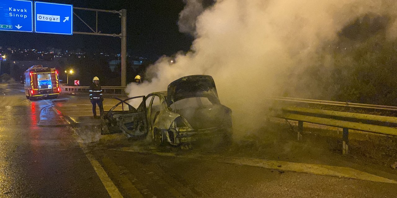 Almanya’ya Dönerken Çıkan Yangında Otomobil Hurdaya Döndü