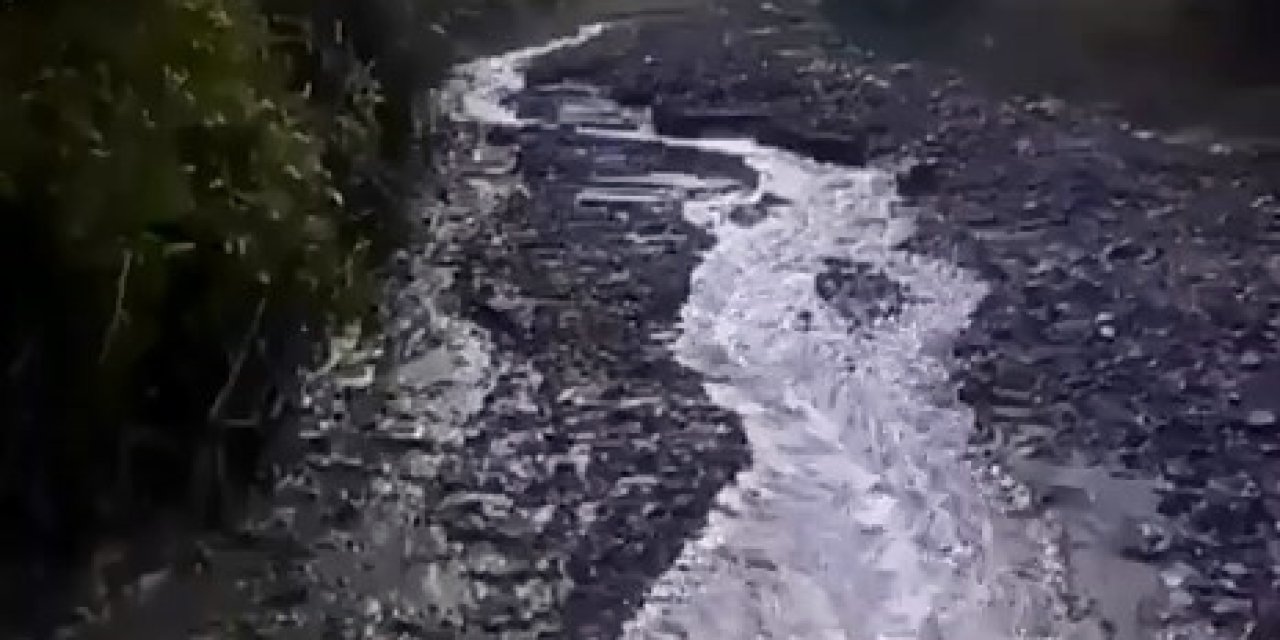 Elazığ'da Sağanak; 2 Köy Yolu Tahrip Oldu