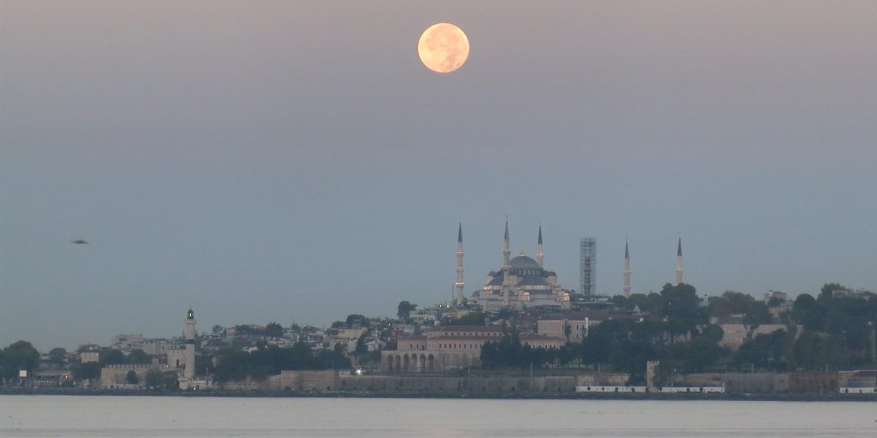 İstanbul - Süper Ay İstanbul'da Görsel Şölen Oluşturdu