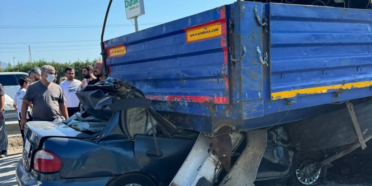 Tır'a Arkadan Çarpan Otomobilin Sürücüsü Öldü