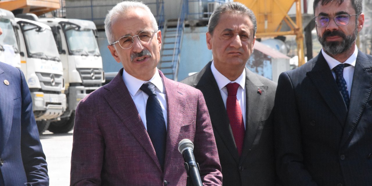 Bakan Uraloğlu, Tatvan Çevre Yolu'nda İncelemelerde Bulundu