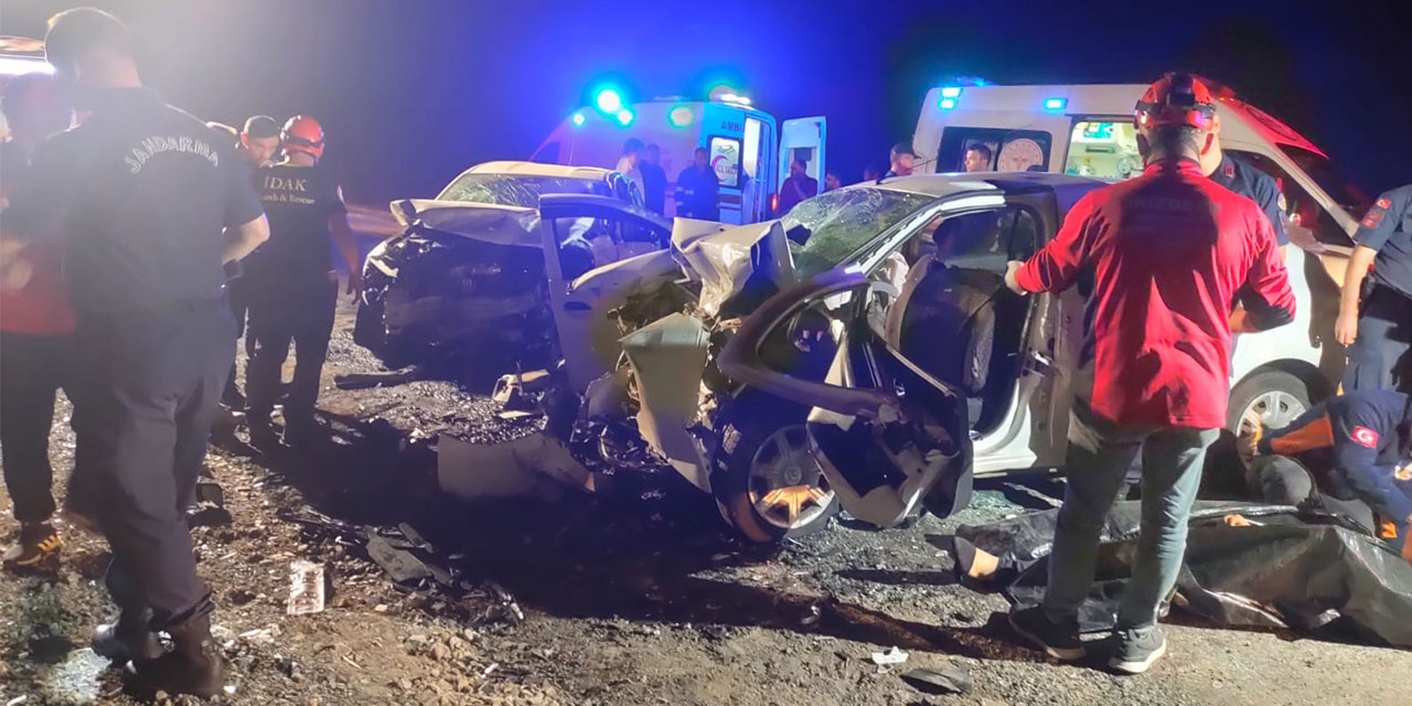 Rize’de iki otomobil çarpıştı; 2 ölü, 6 yaralı