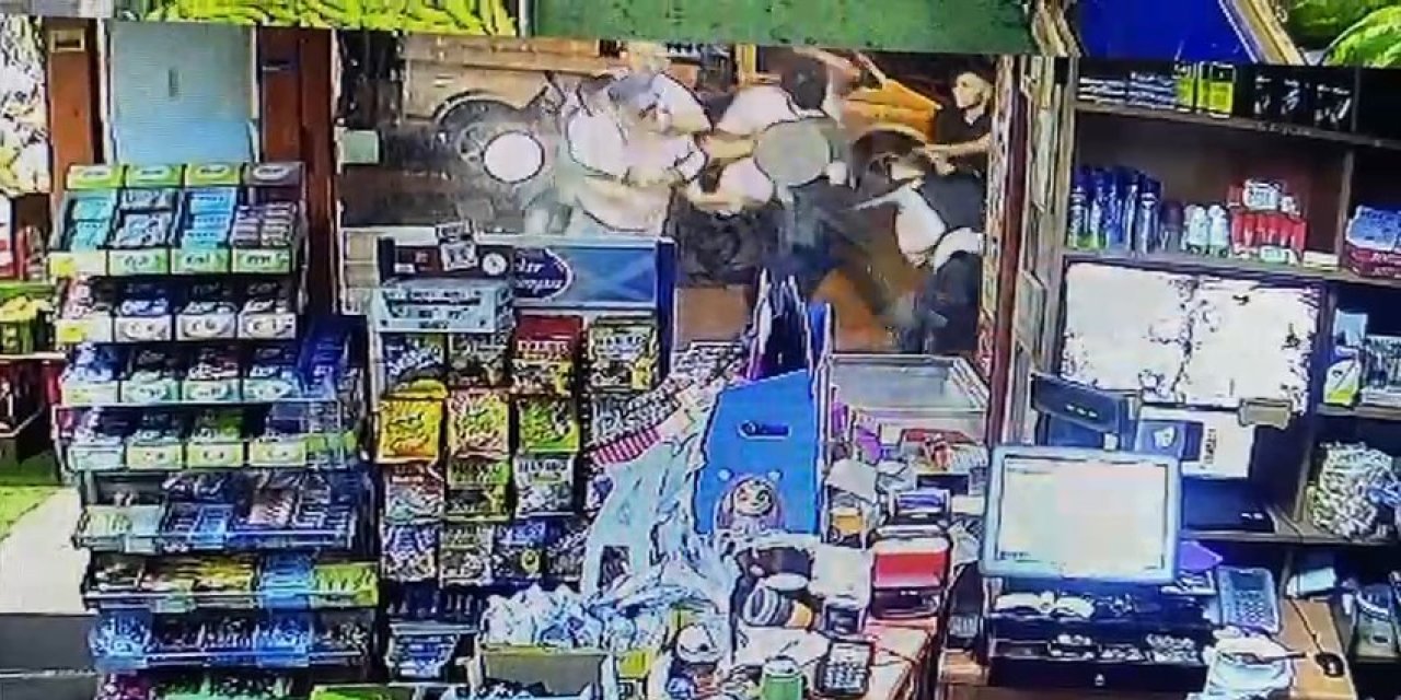 İstanbul- Bayrampaşa'da Gasp Girişimini Engellemeye Çalışan Marketçi, Saldırıya Uğradı; O Anlar Kamerada