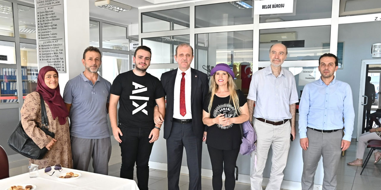 Rektör Prof. Dr. Çuvalcı, KTÜ’nün Yeni Öğrencilerinin Kayıt Heyecanına Ortak Oldu