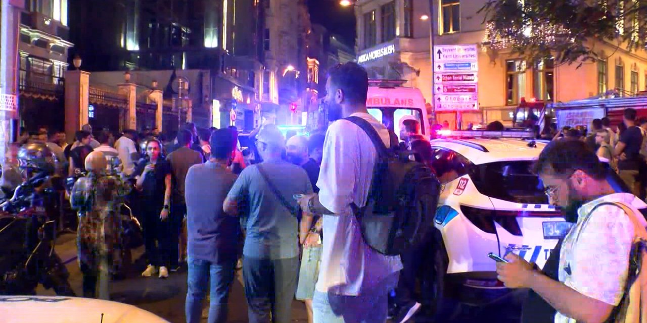 Beyoğlu'nda 9 Katlı Otelde Yangın: 2 Kişi Dumandan Etkilendi