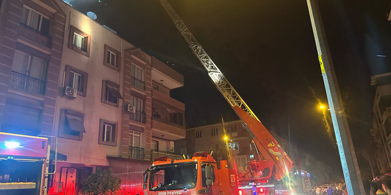 İzmir’de Çatı Katında Yangın: 1 Kişi Dumandan Etkilendi