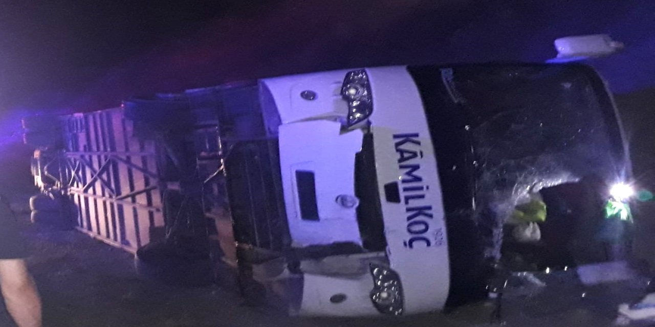 Burdur'da yolcu otobüsü virajda devrildi: 13 yaralı