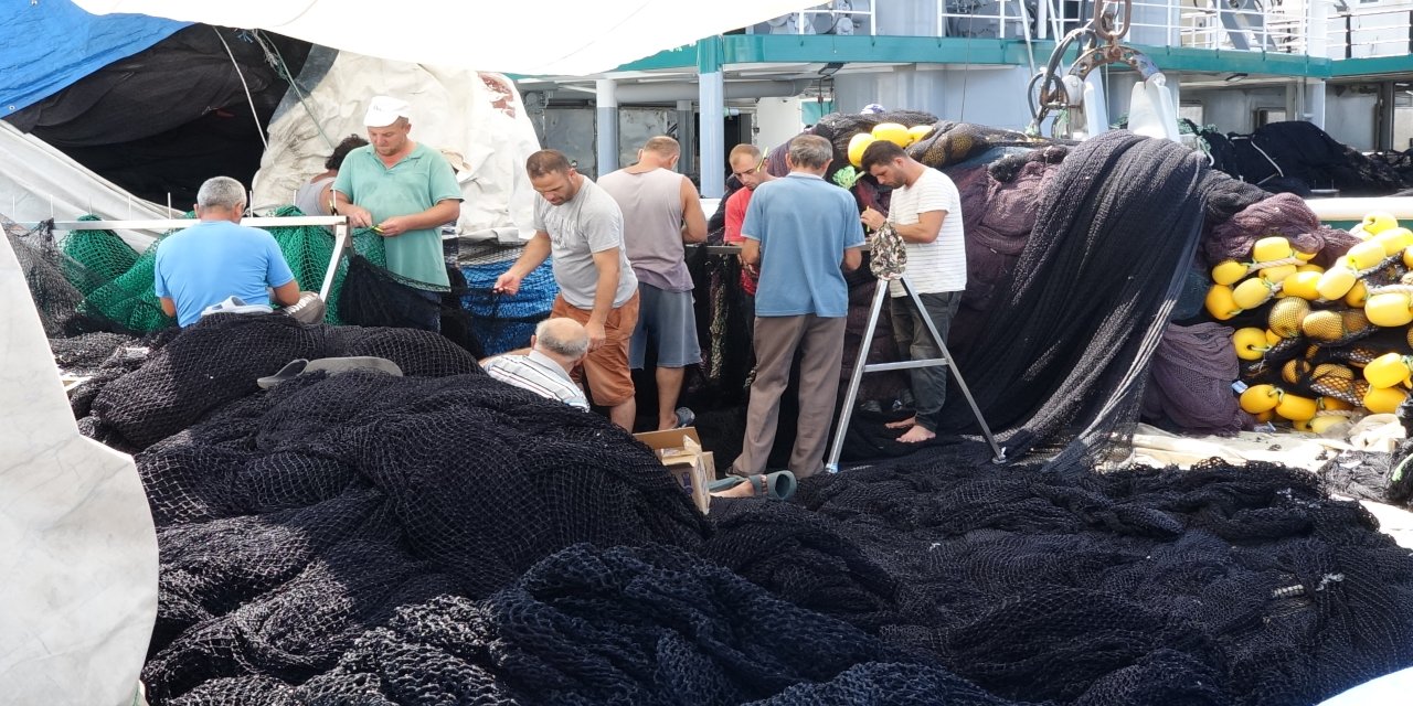 Karadeniz’de balıkçıların, yeni av sezonu hazırlığı