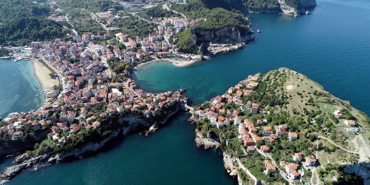 Bartın 6 Bin 600 Nüfuslu Amasra'ya 1,5 Milyon Turist