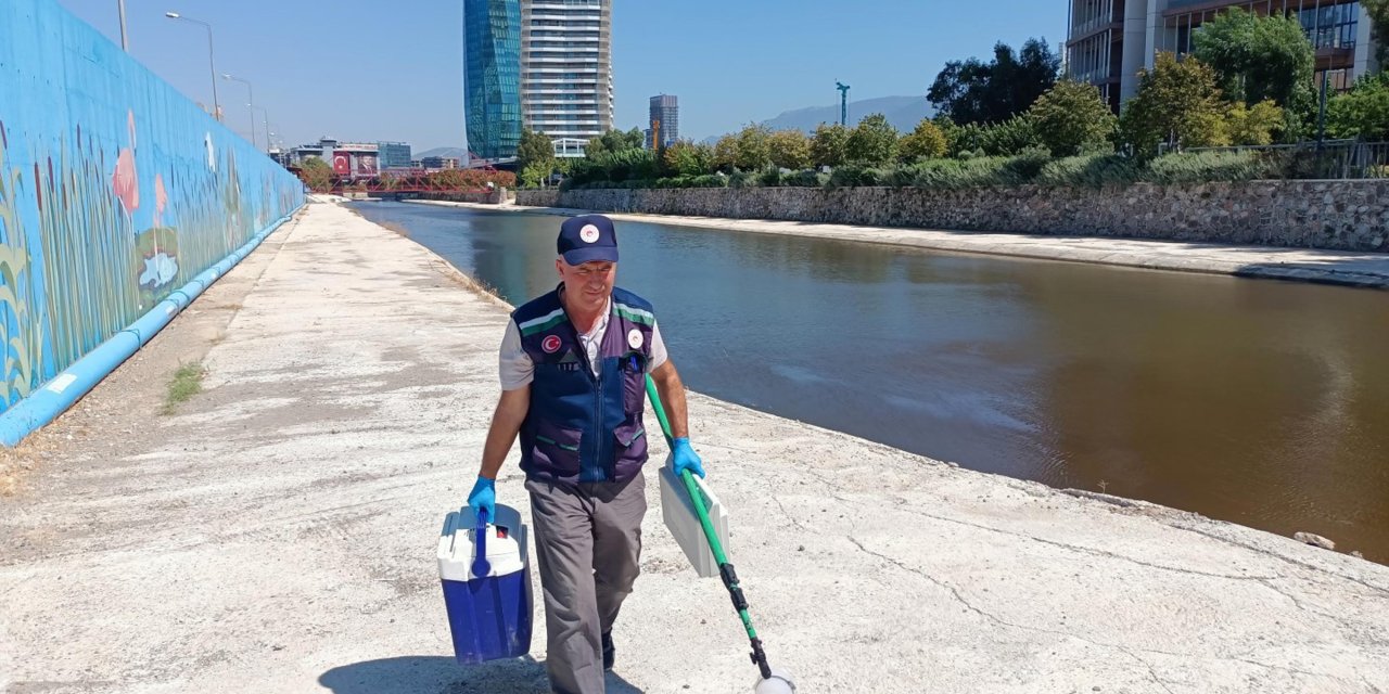 İzmir'de Balık Ölümleri İçin Mobil Su Ve Atık Su Laboratuvarı'nda İncelenmek Üzere Numune Alındı