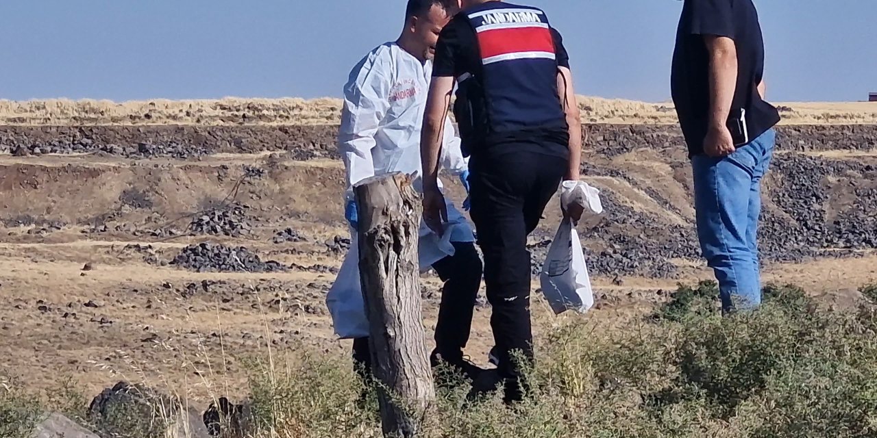 Narin’in Evlerinin Yakınında, Kayalıklarda Kan Lekeleri Bulundu