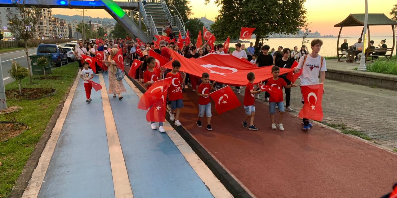 Rize'de 30 Ağustos Zafer Bayramı, 'Bayrak Yürüyüşü' Ve 101 Havai Fişek Gösterisi İle Kutlandı
