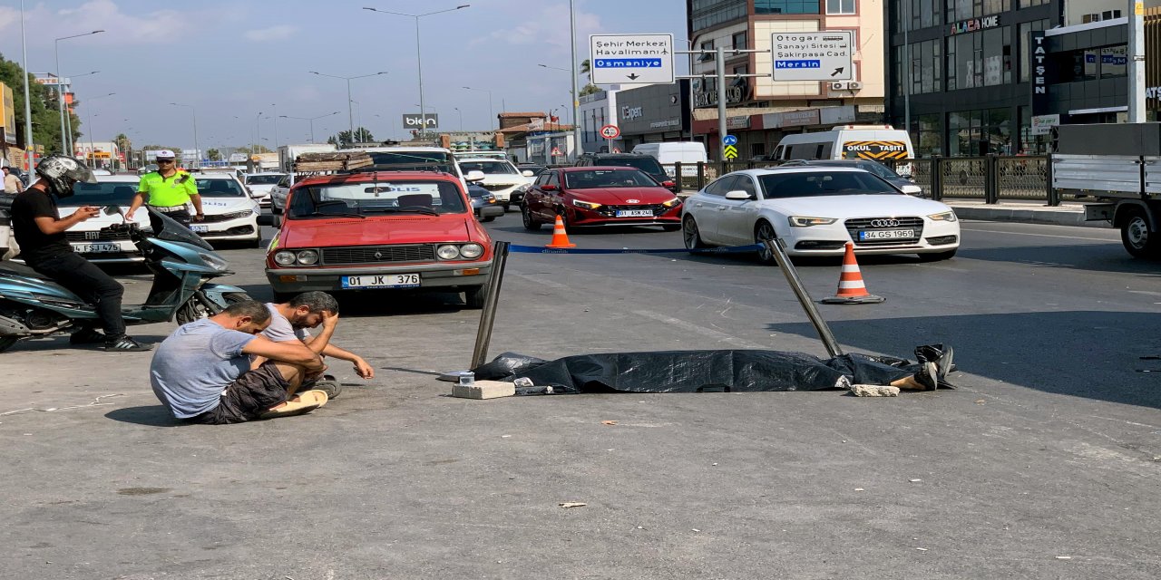 TIR'a çarpan motosikletteki kadın öldü; yakınları gözyaşı döktü