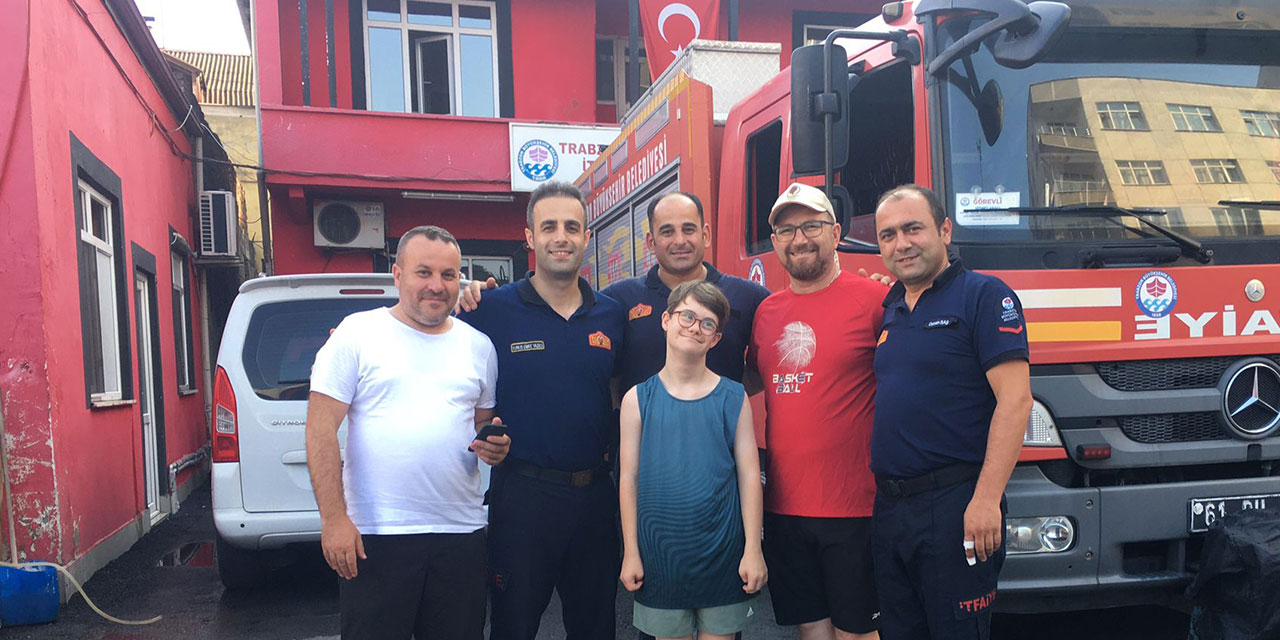 Trabzon'da  itfaiye ekiplerinden özel gereksinimli çocuğa özel tatbikat
