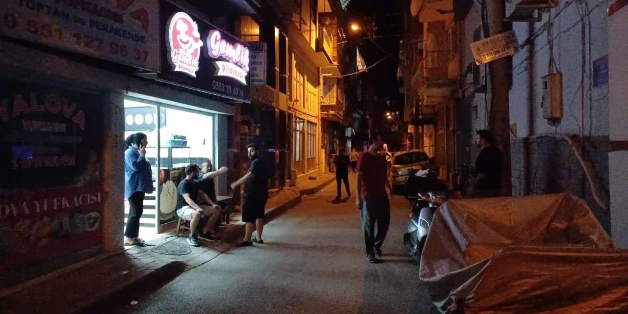 Bursa'da Silahlı Kavga Çıktı; Kahvehanenin Önünde Oturan 3 Kişi Vuruldu