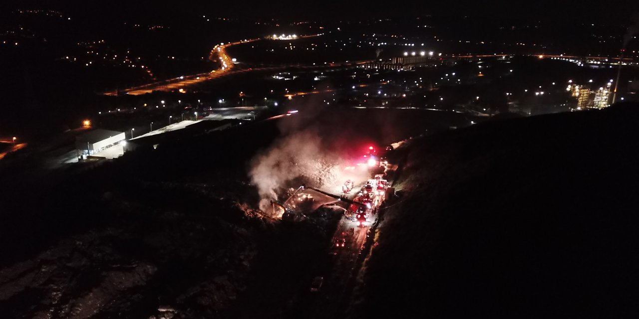 İzmit'te Çöp Döküm Sahasındaki Yangın 3 Saatte Söndürüldü