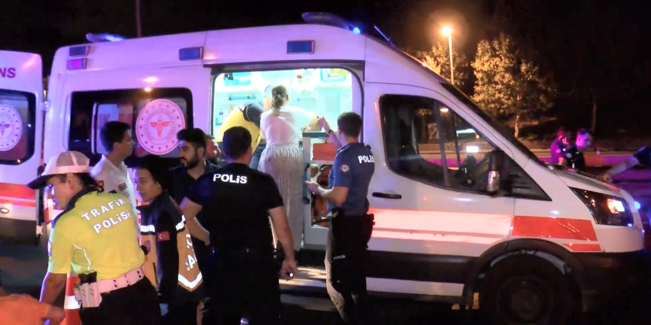 İstanbul - Gaziosmanpaşa'da Polisin Kovaladığı Kamyonet Küçükçekmece'de Kaza Yaptı: 1'i Ağır 5 Yaralı