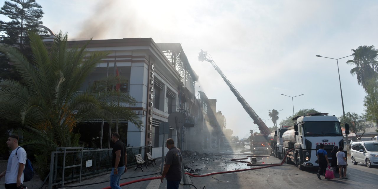 Adana'da Oto Yedek Parça Dükkanında Yangın