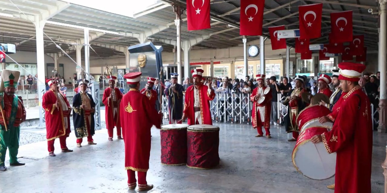 İstanbul-paris’ten Yola Çıkan Tarihi Orient Express Treni Sirkeci Garı'nda
