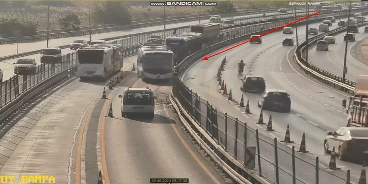 İstanbul - Metrobüs Kazasıyla İlgili İett'den Açıklama: Kazanın Sebebi Şoförün Uyarı İşaretlerini Geç Fark Etmesi