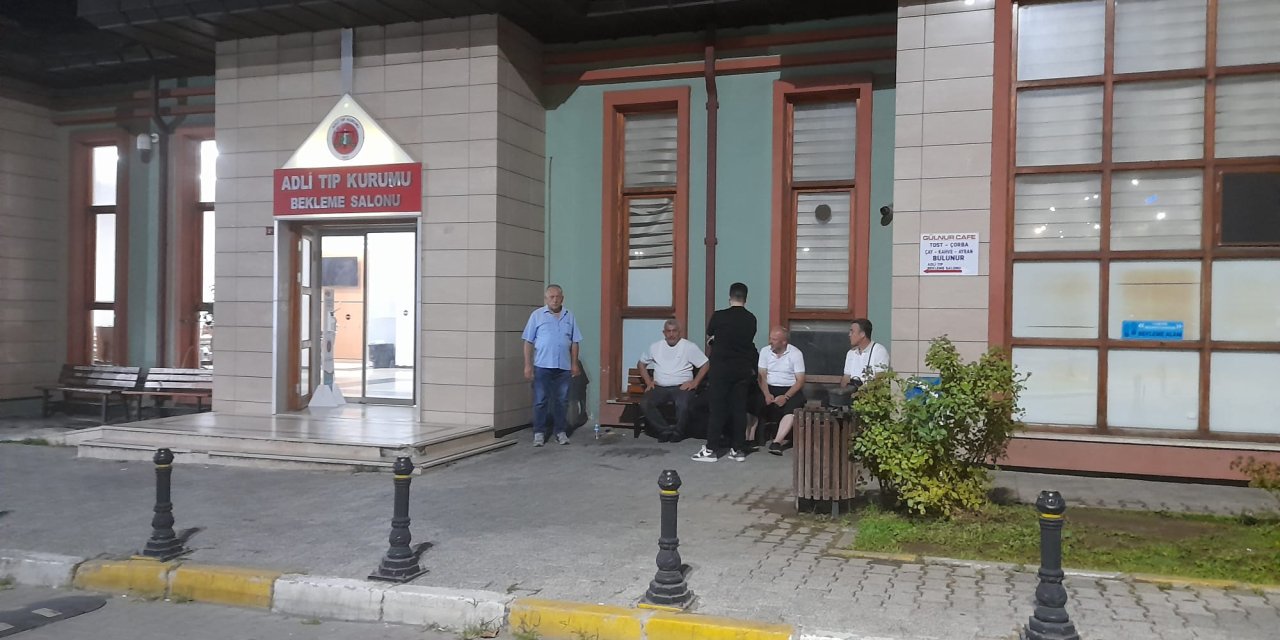 Güngören'de Kahvehanedeki Çatışmanın Ortasında Kaldı; Cenazesi Adli Tıp'tan Alındı