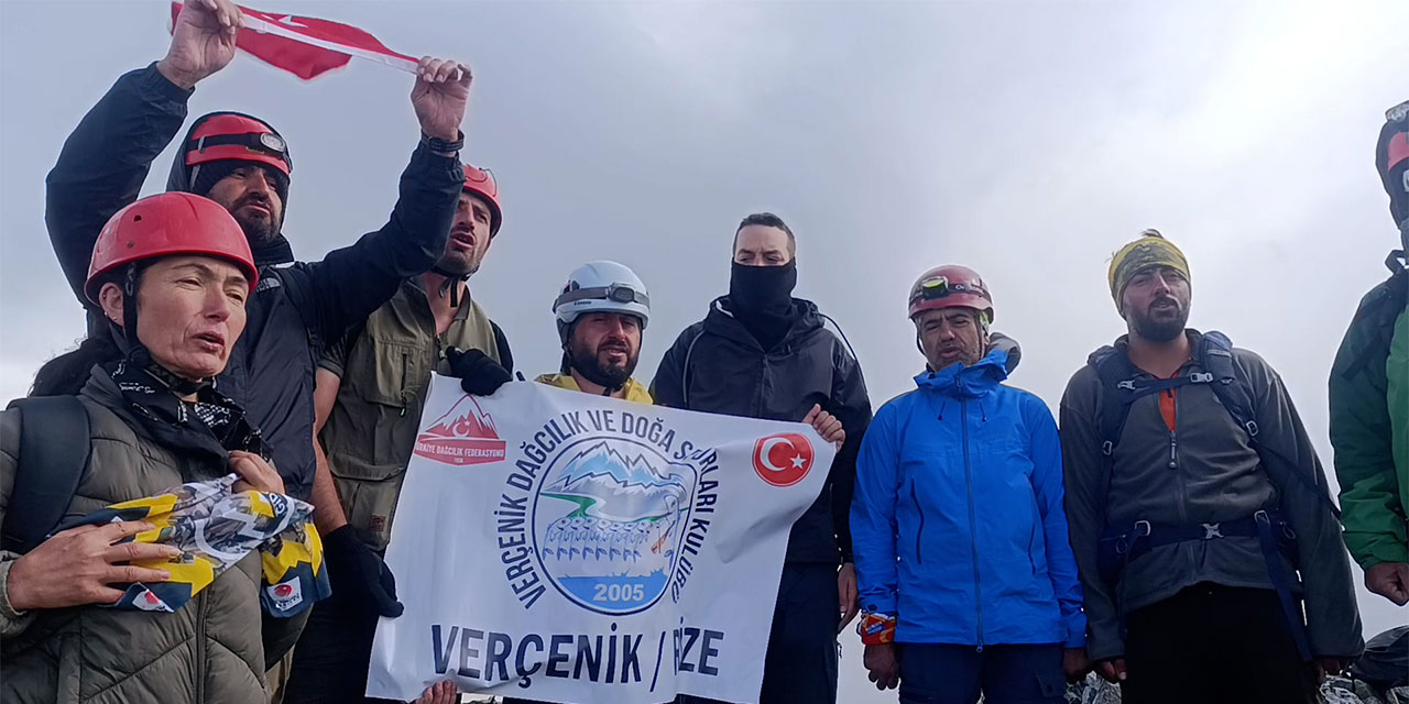 Rize'de 3937 metre yükseklikte 'Zafer Bayramı' coşkusu