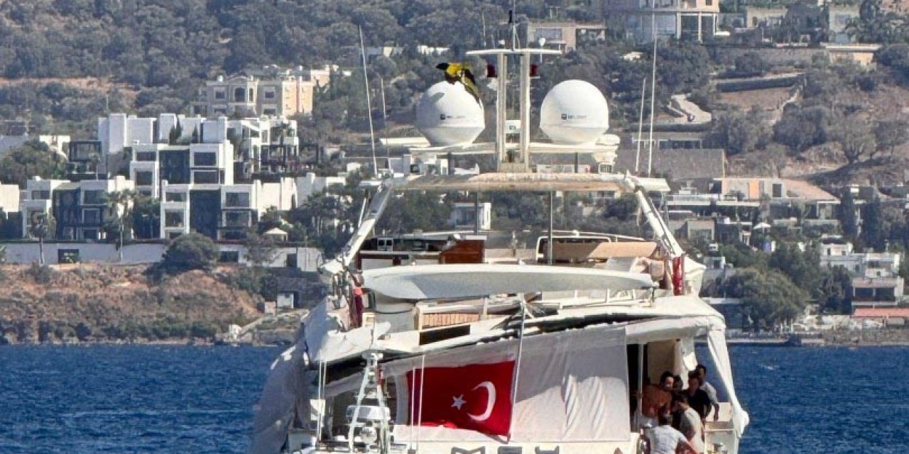 Muğla - Bodrum'da Mega Yat İle Motoryat Çarpıştı; O Anlar Kamerada