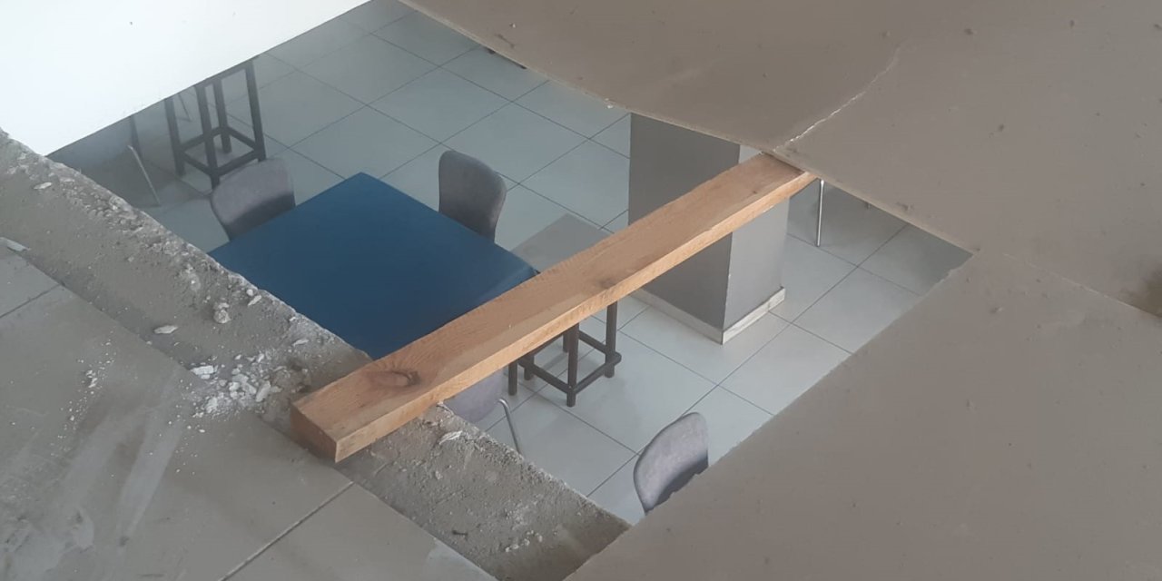 Zonguldak'ta Evlerin Bahçesine Devrilen Tır'ın Şoförü Öldü