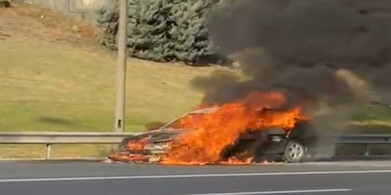 İstanbul - Tem Otoyolunda Otomobil Alev Alev Yandı