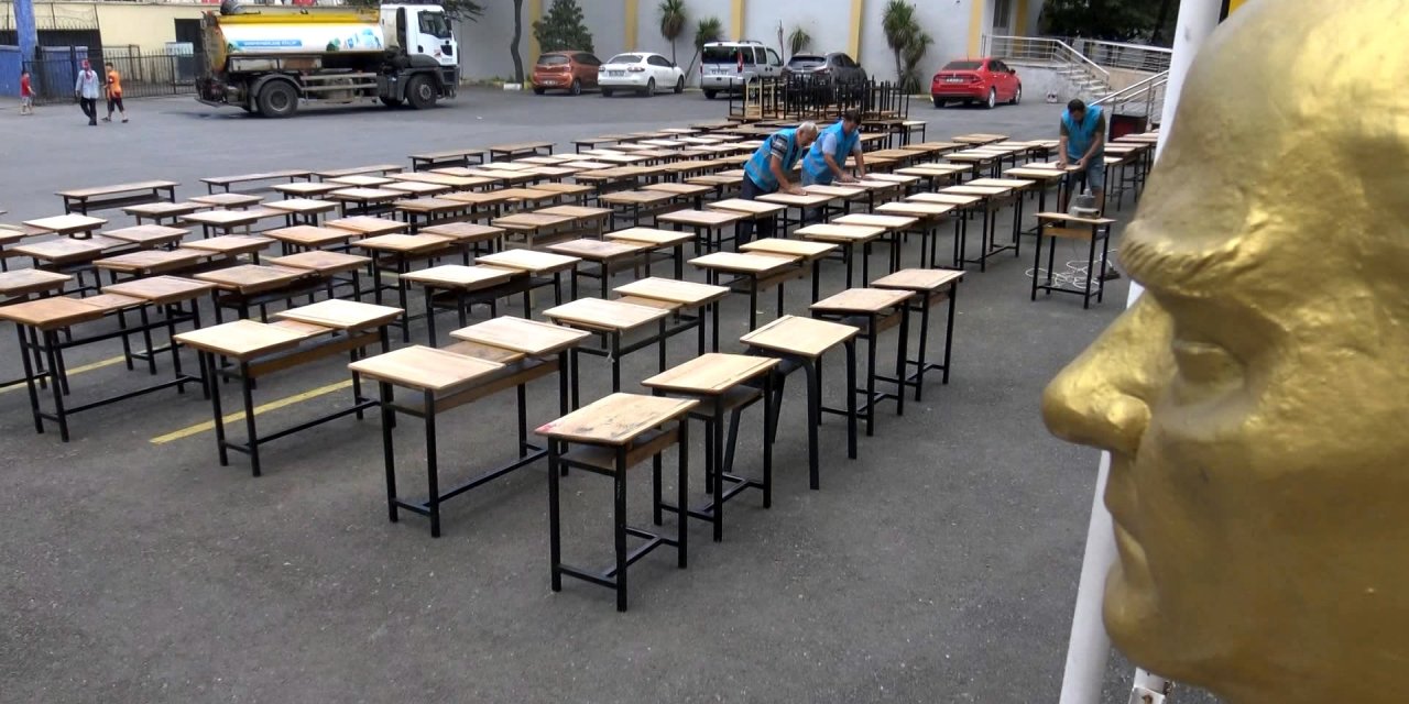 İstanbul- Küçükçekmece'de Hükümlüler Sınıfları Boyadı; Sıraları Cilaladı